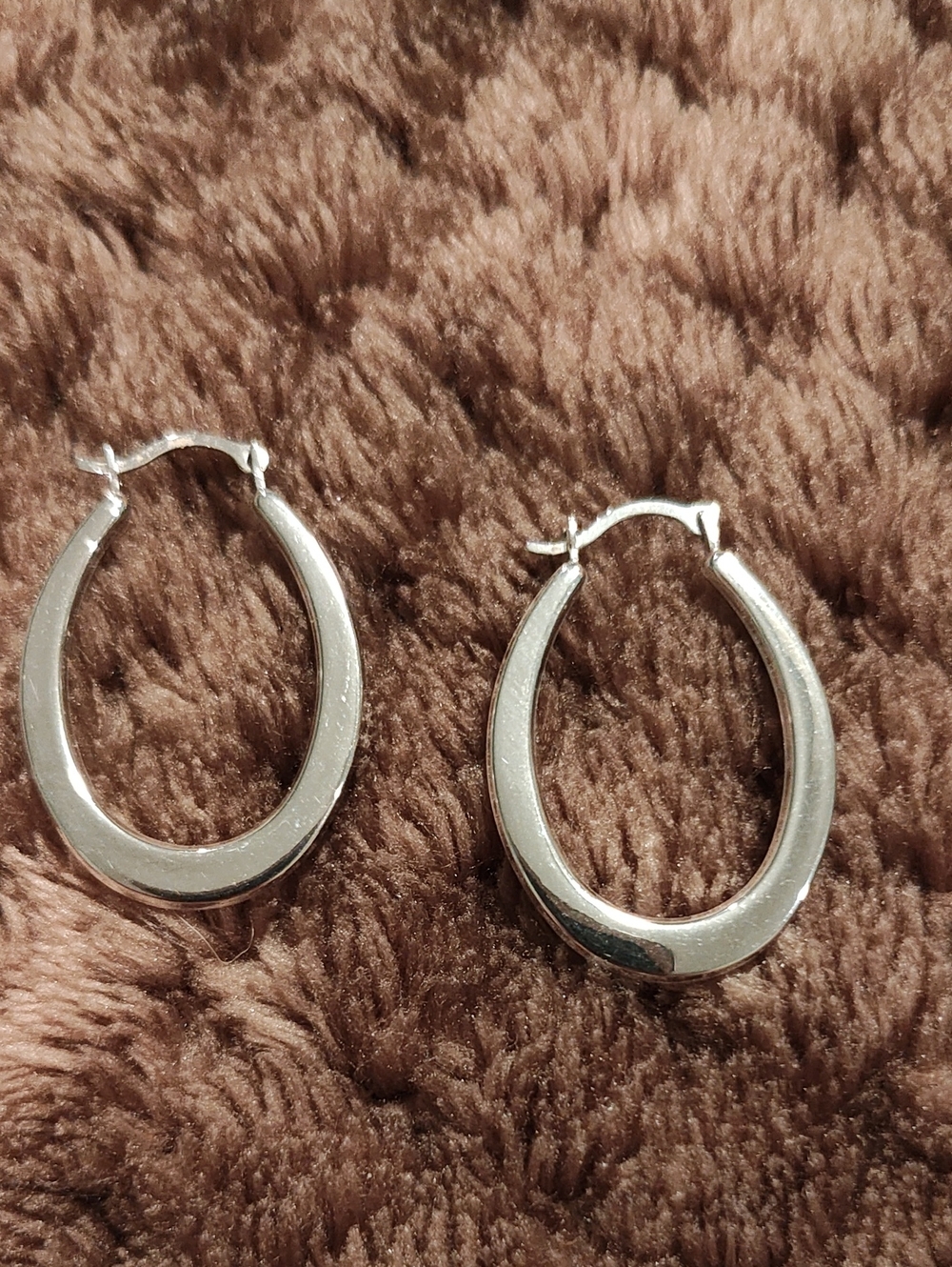 Silver Oval Hoop Earrings - Timeless Women’s Jewelry